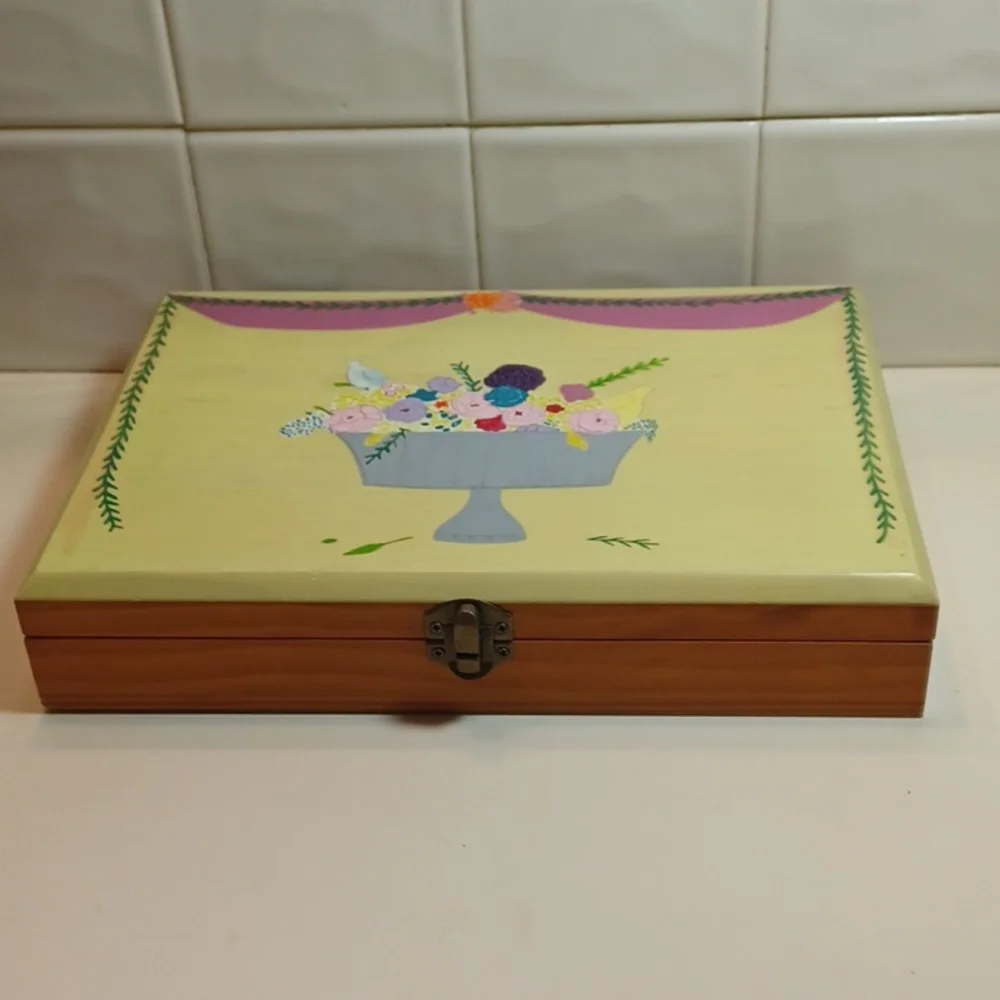 Vintage Handmade Unique  Chunky Painted Flowers ExLarge Card Box With Cards